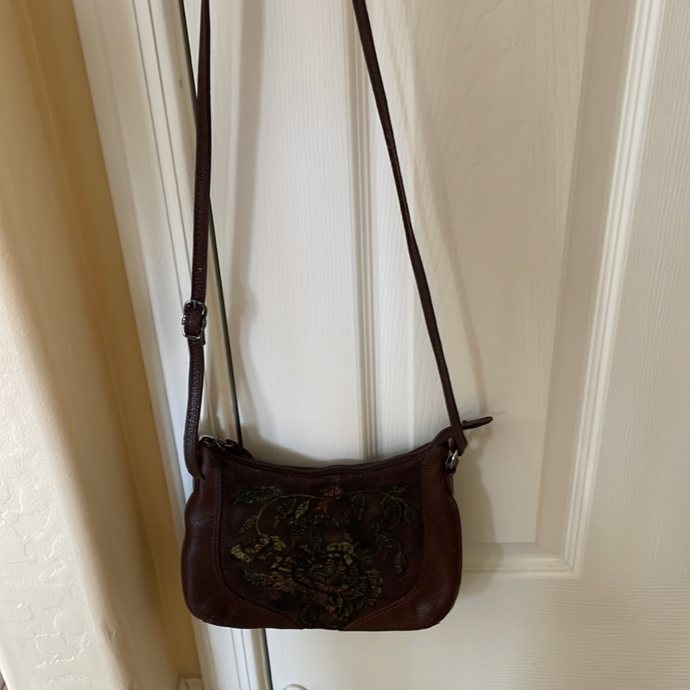 Sharif Studio Crossbody - Picture 2 of 9
